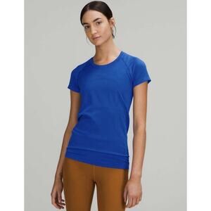 NWT Lululemon Swiftly Tech Short Sleeve Shirt 2.0 Size: 6 Color: BEBL/BEBL $68
